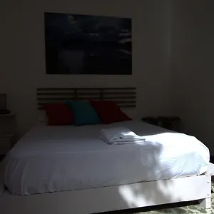 2* Casa de hóspedes La Puerta Roja